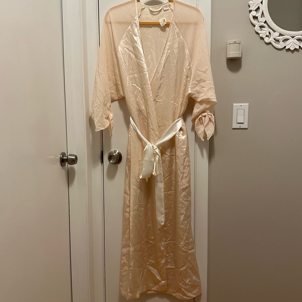 NWT Vintage Victoria’s Secret Gold Label Satin Robe Bow Sleeves beige ivory Sz S